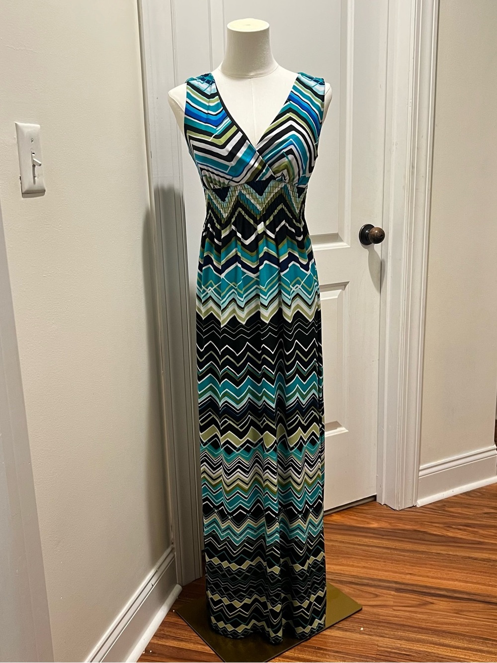 Sleeveless Chevron Maxi Dress in Teal & Black